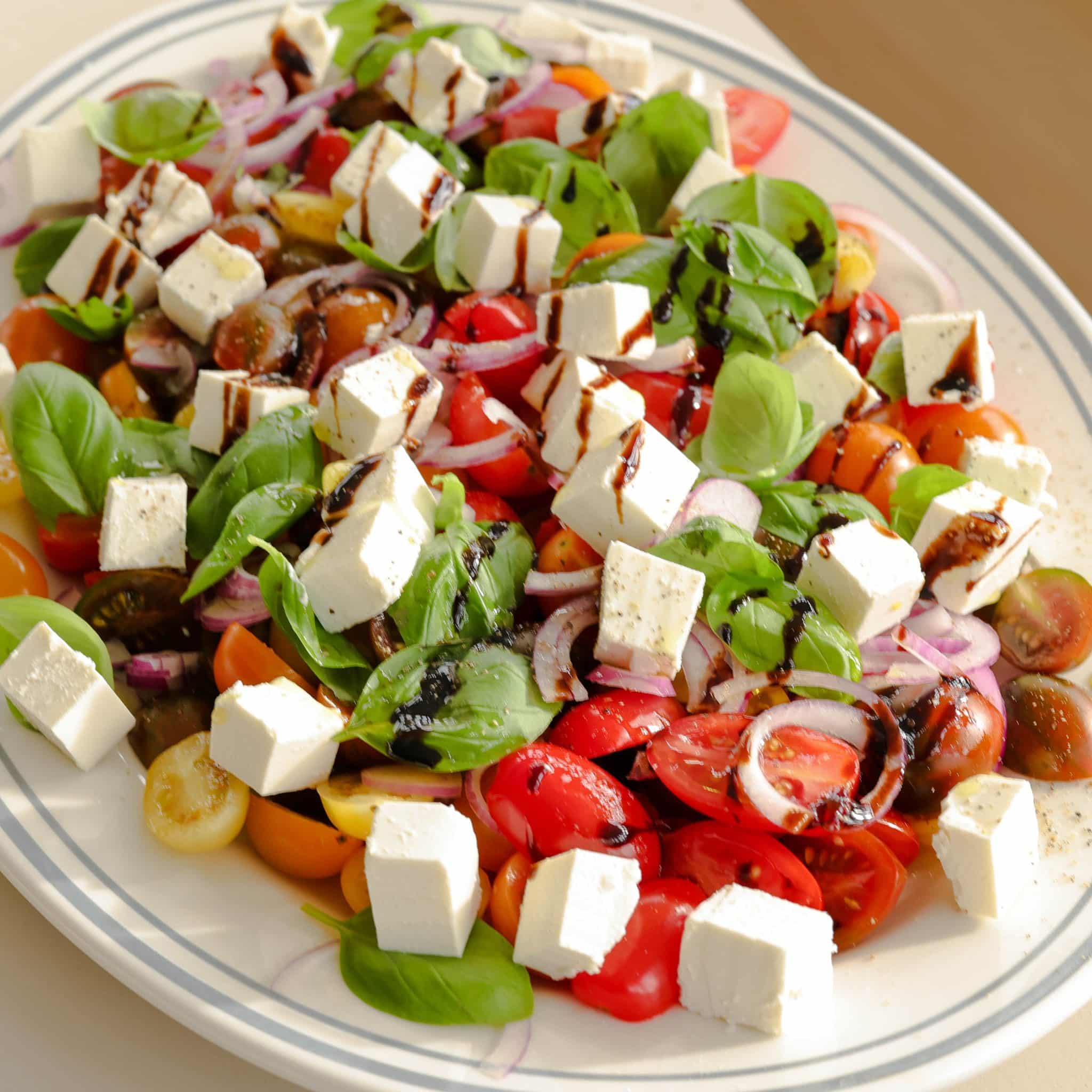 Tomatsalat - Nemme og lækre opskrifter på tomatsalater - Mummum.dk
