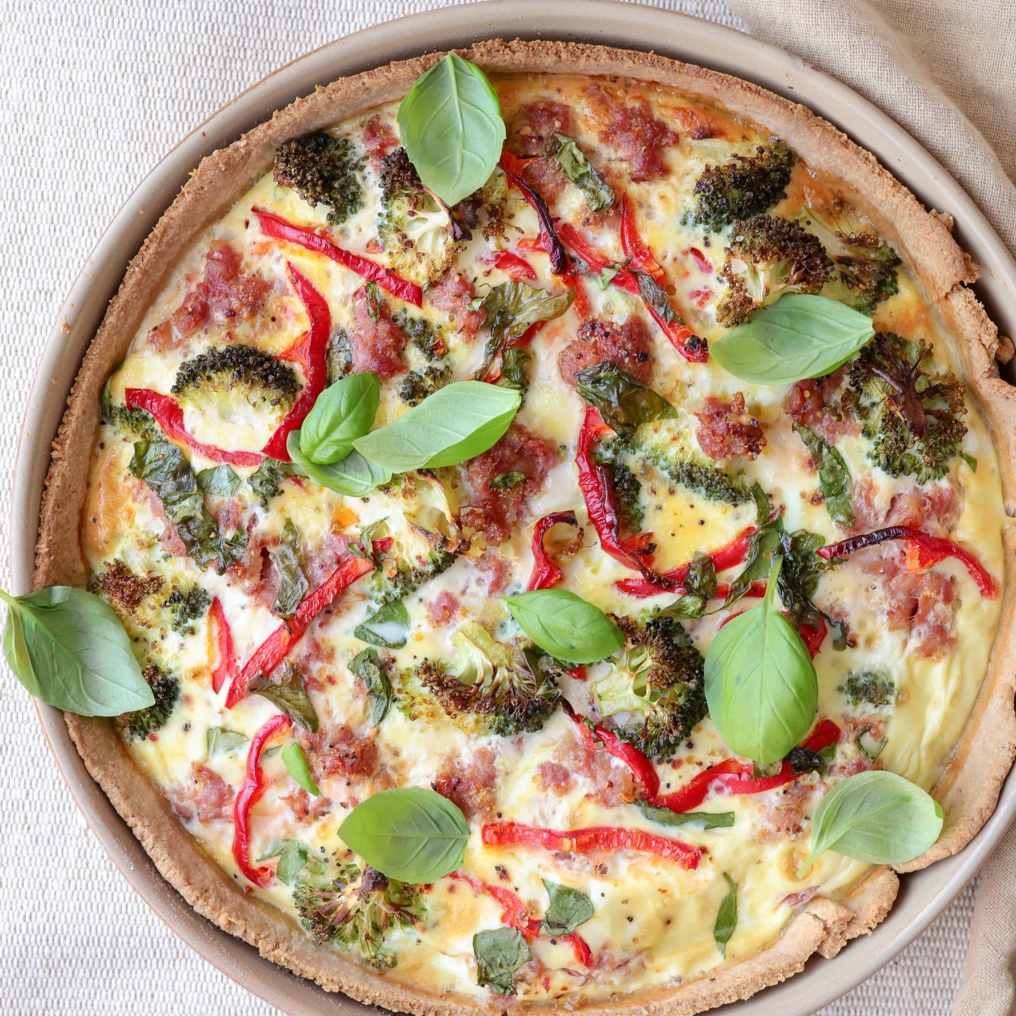 Tærte med salsiccia og grøntsager