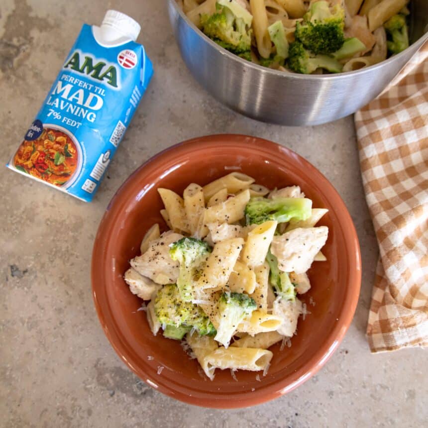 One pot pasta med kylling og broccoli