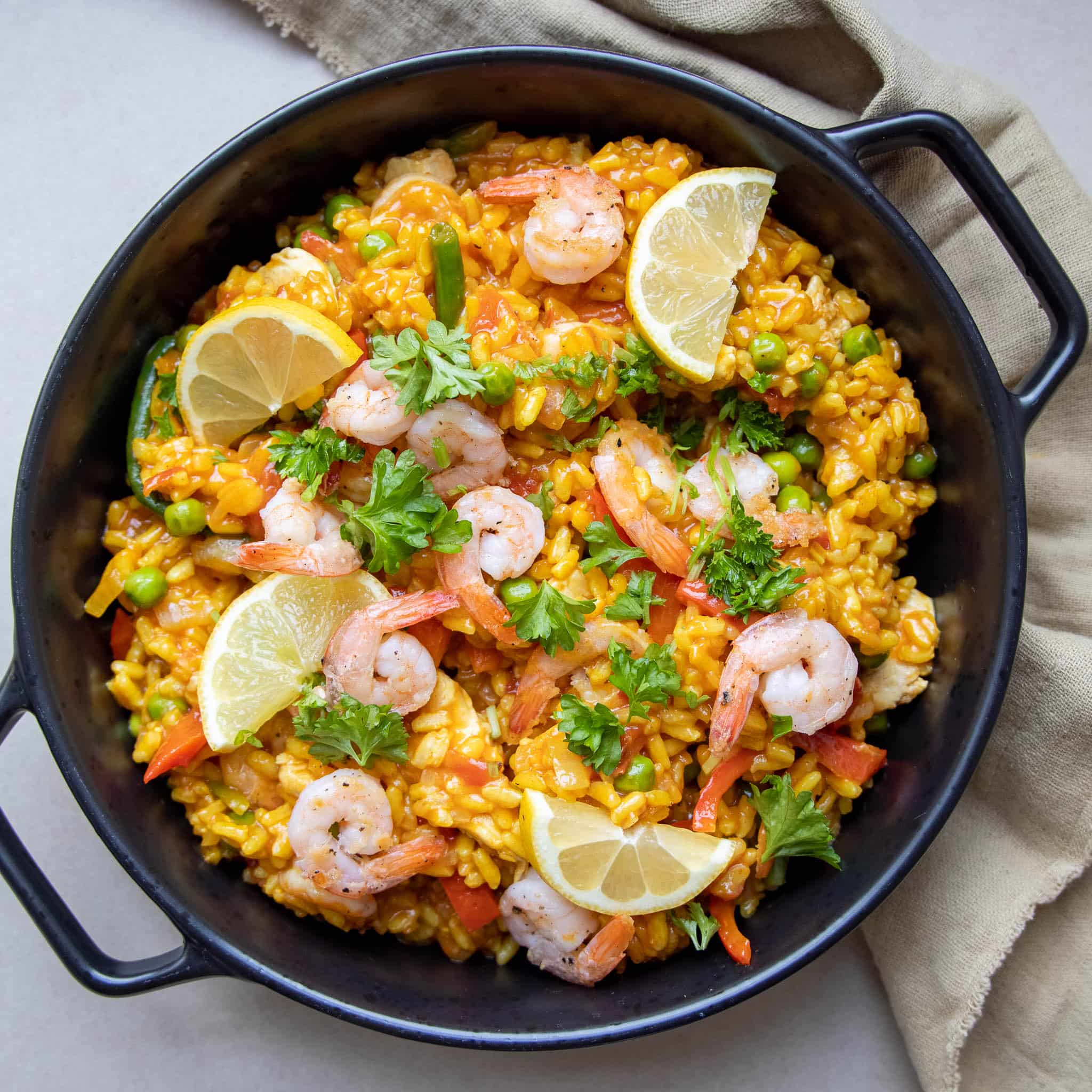 Paella med rejer og kylling