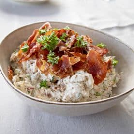 Hønsesalat med estragon og serranoskinke