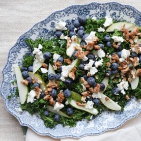 Pæresalat med karamelliserede valnødder og feta