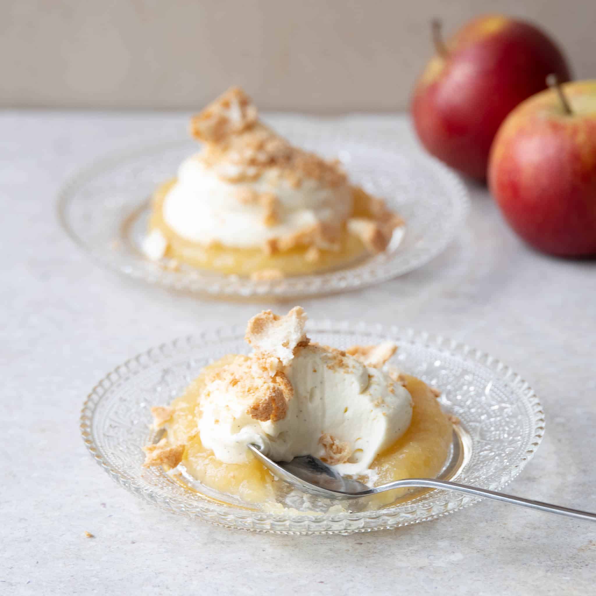 Pisket panna cotta ala gammeldags æblekage