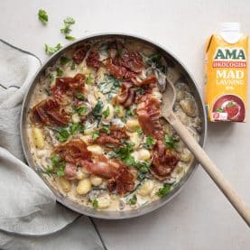 Gnocchi i svampesauce med serranoskinke