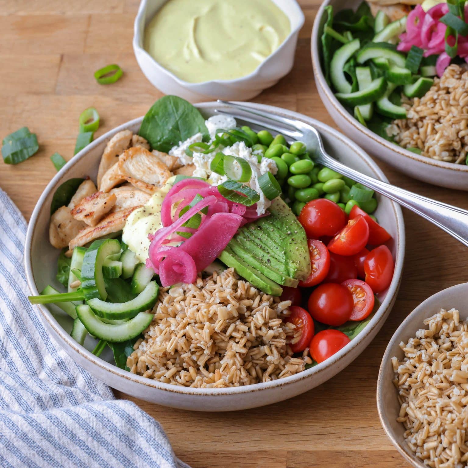 Kyllingesalat med havreris og karrydressing