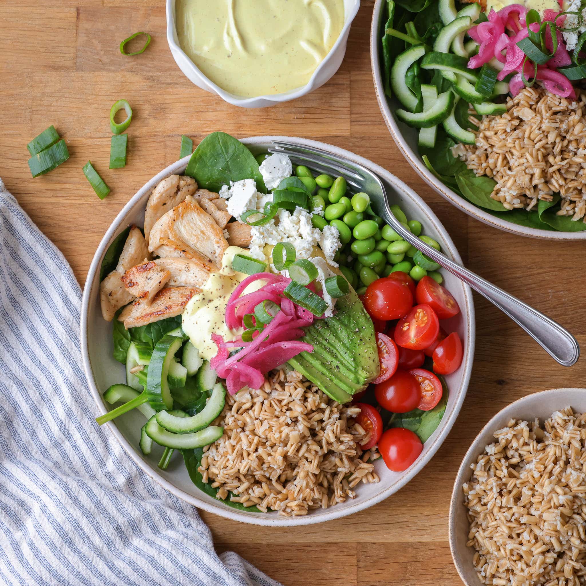 Kyllingesalat med havreris og karrydressing