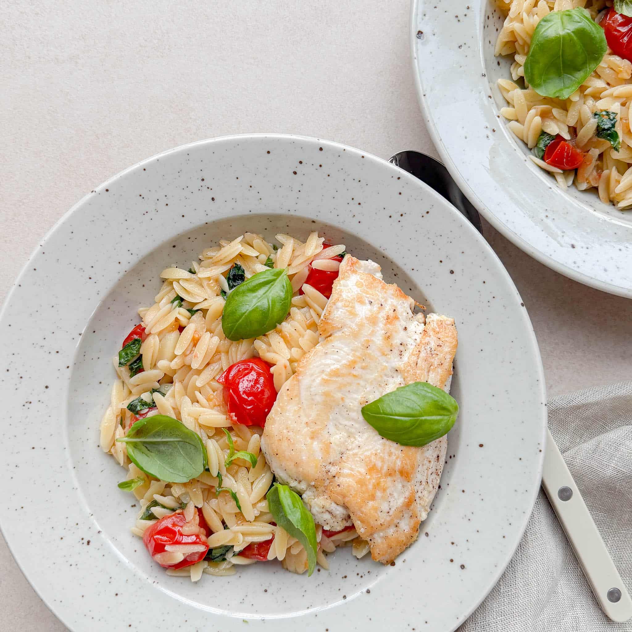 Orzo med kylling og tomat