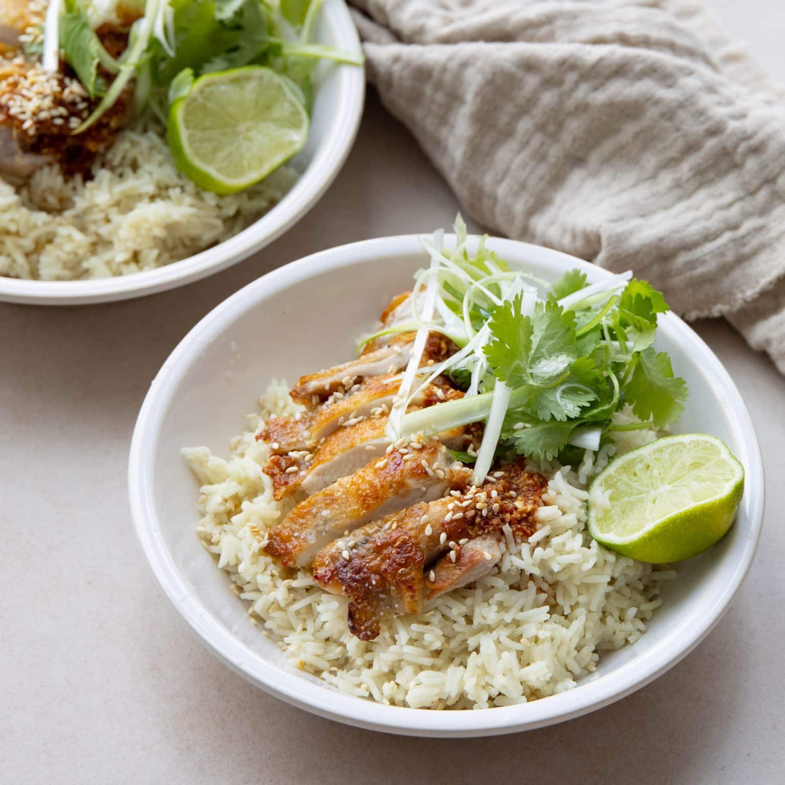 Sprød kylling med ris og chili-ingefær sauce