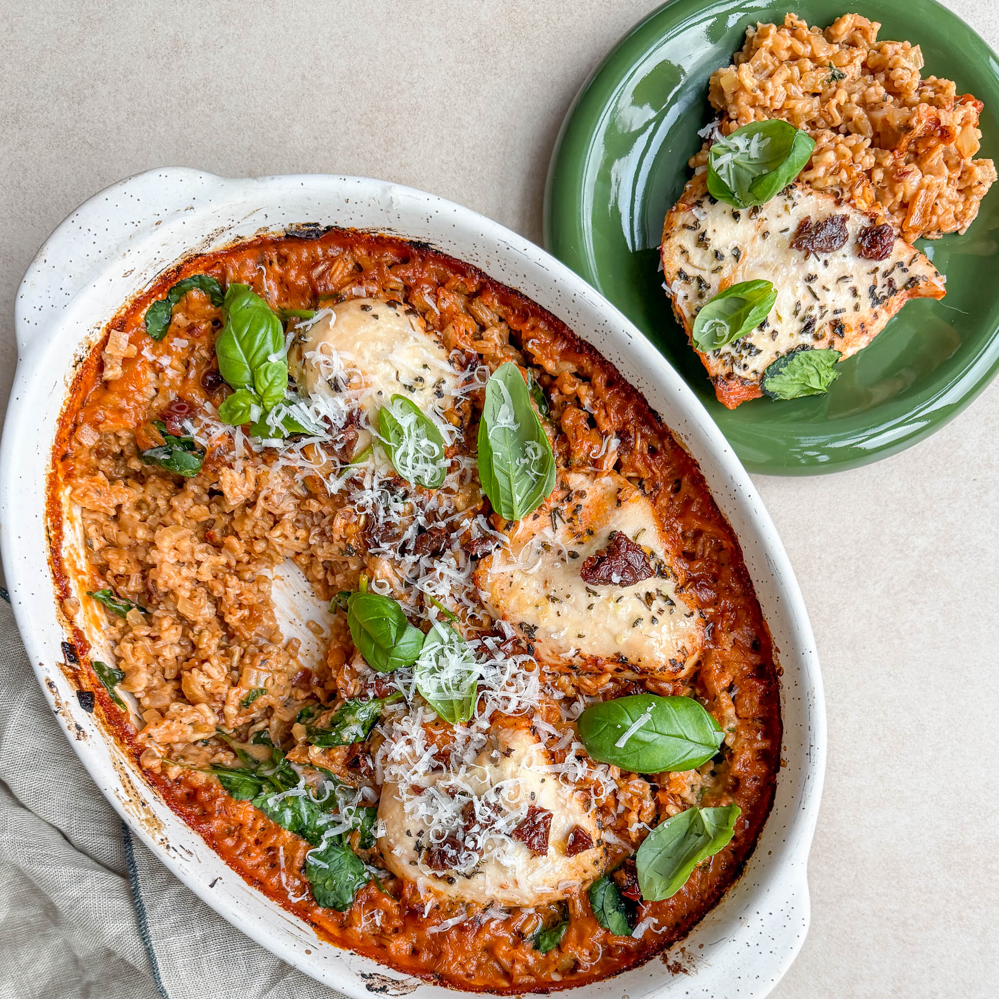 Bagt marry me chicken med havreris