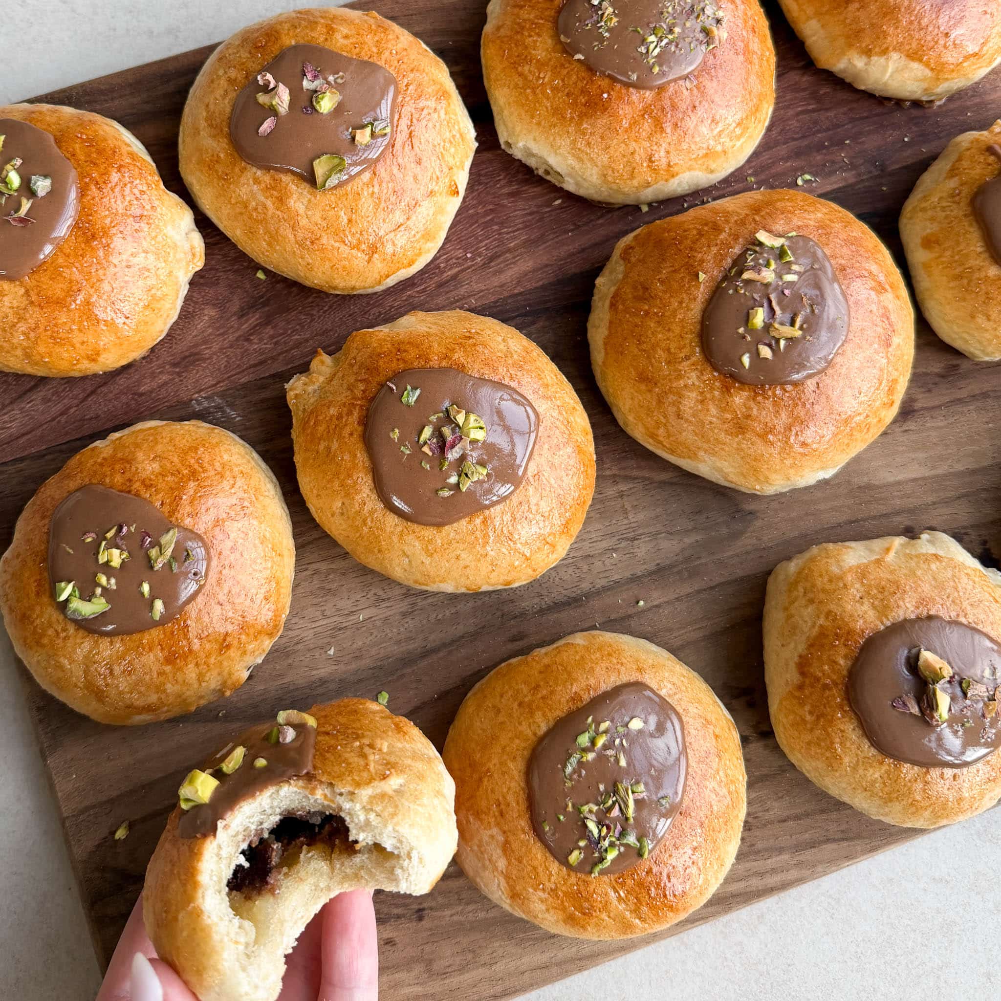 fastelavnsboller-med-marcipan-og-nougat