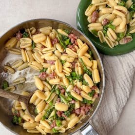 Pasta med salsiccia og broccolini
