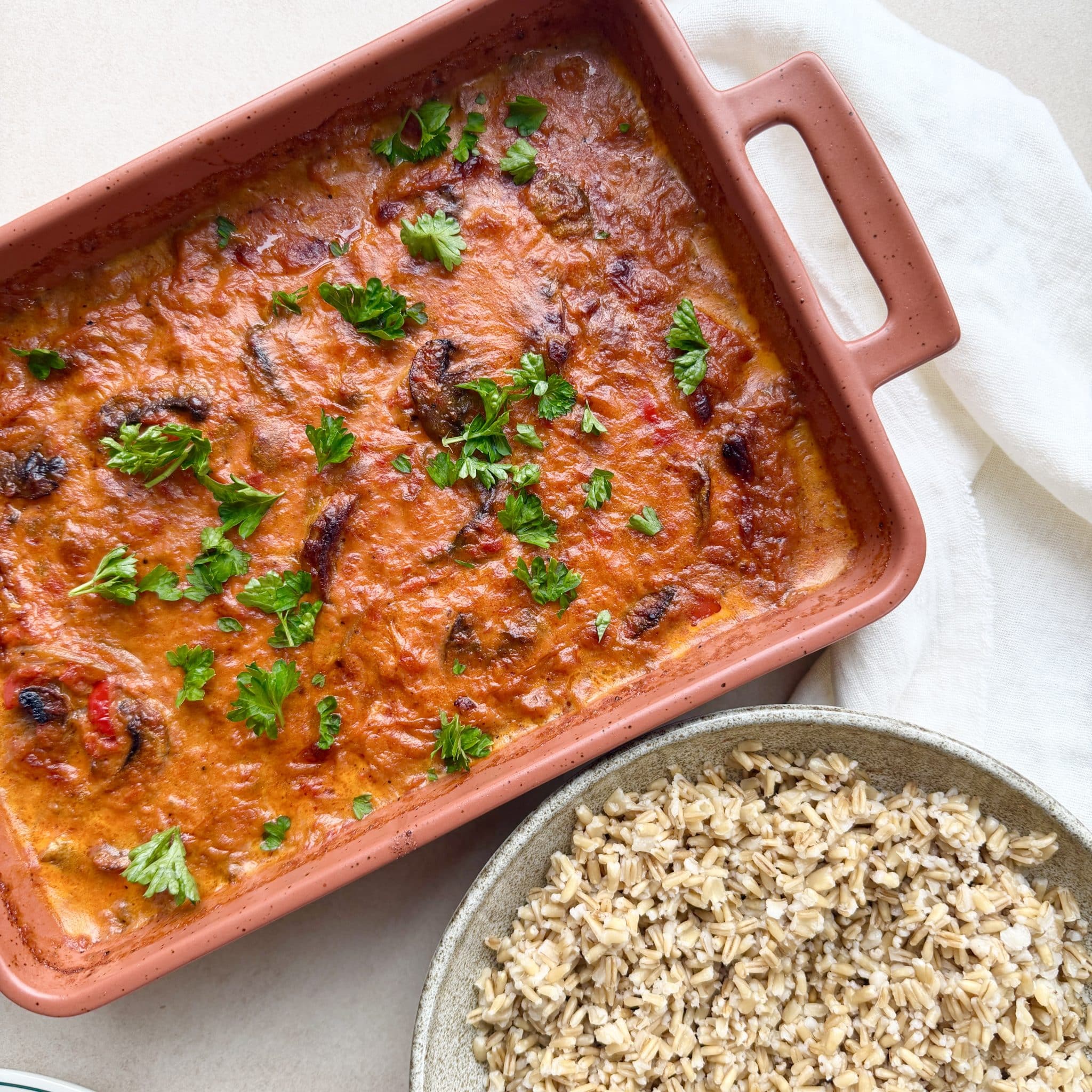 Koteletter i fad med havreris