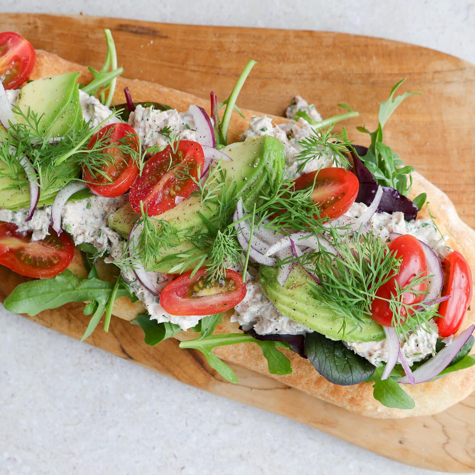 Foccacia med tunsalat og avocado