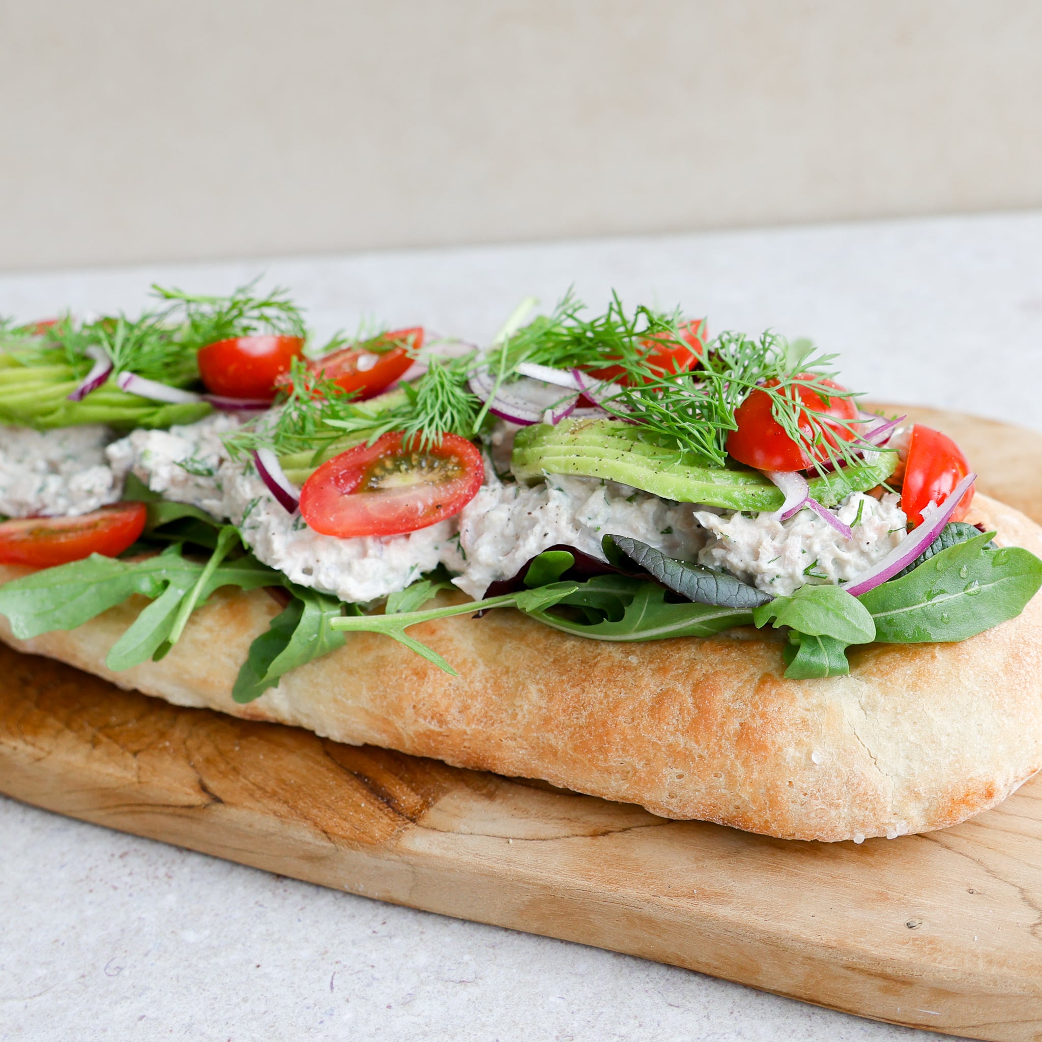 Foccacia med tunsalat og avocado
