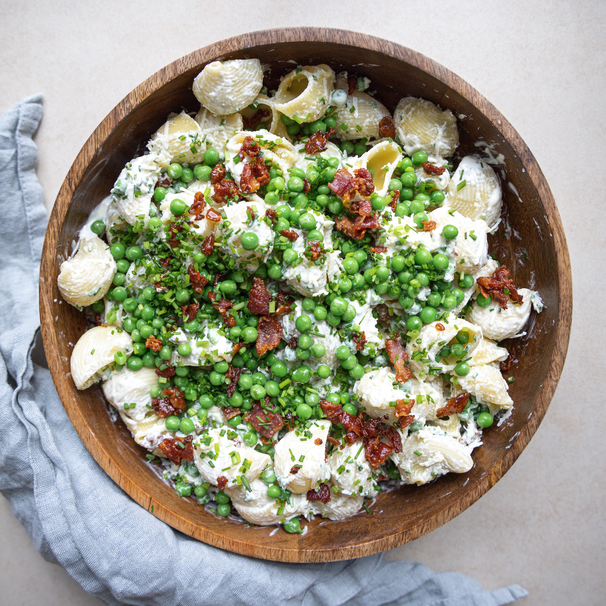 Pastasalat med bacon og purløg