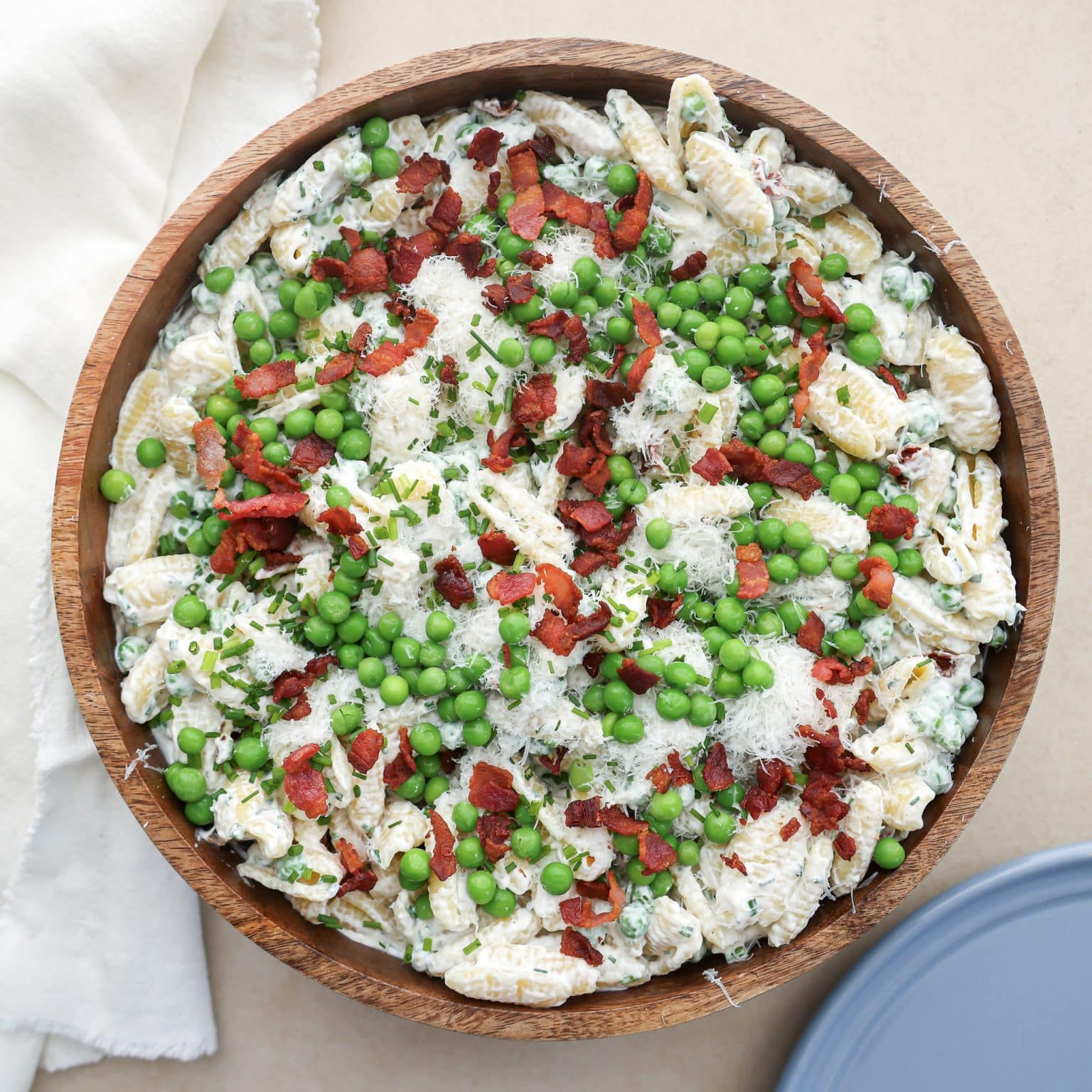 Pastasalat med bacon og purløg