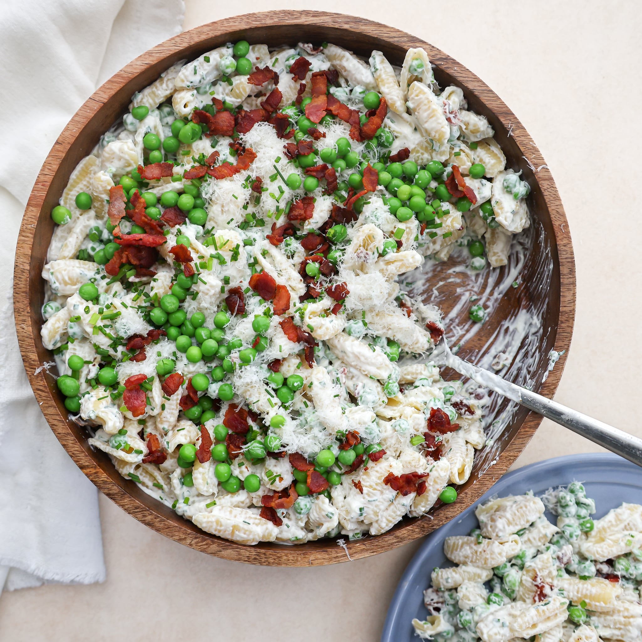 Pastasalat med bacon og purløg