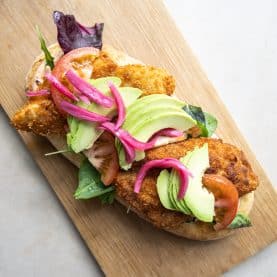 Foccacia med crispy chicken og chilimayo