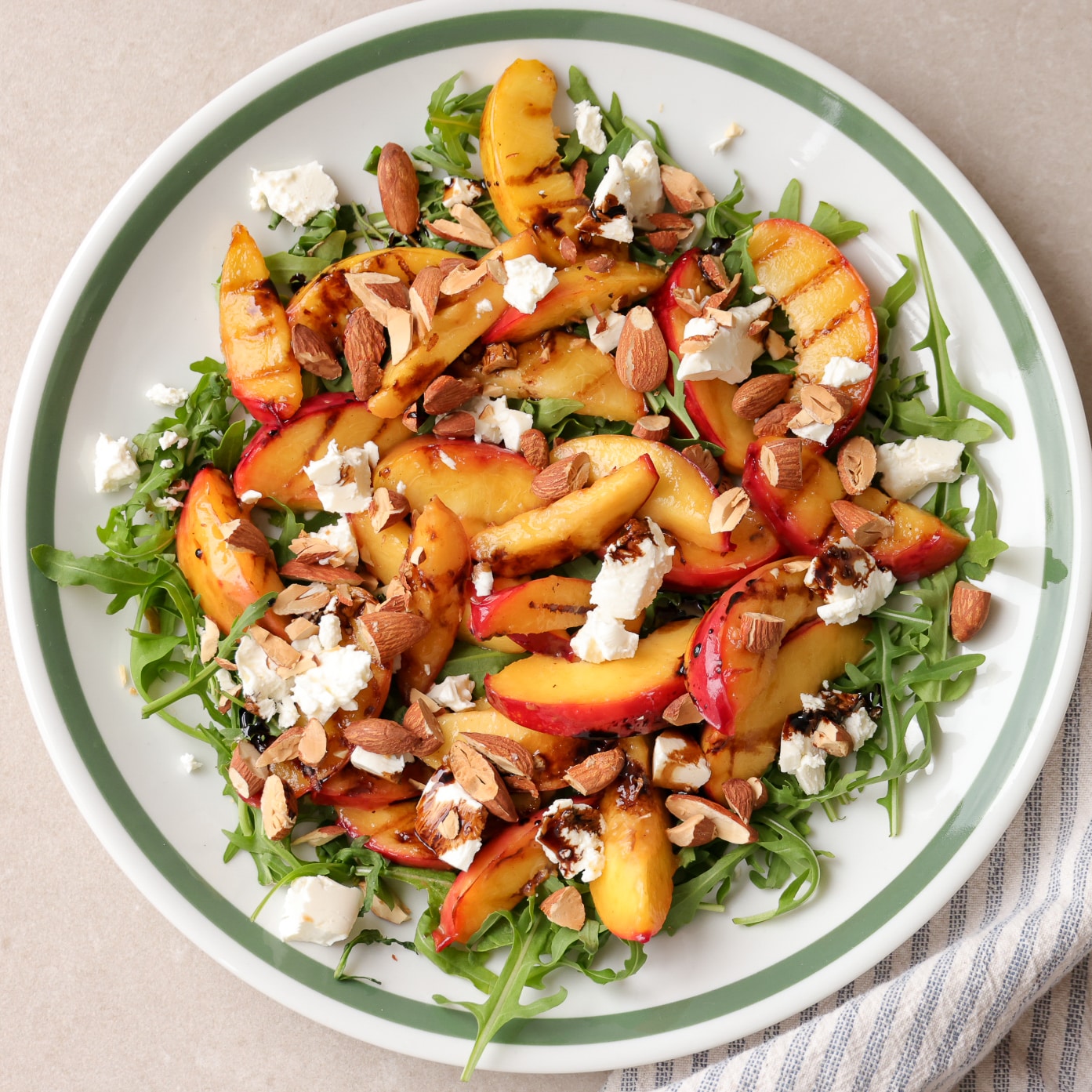 grillet-ferskensalat