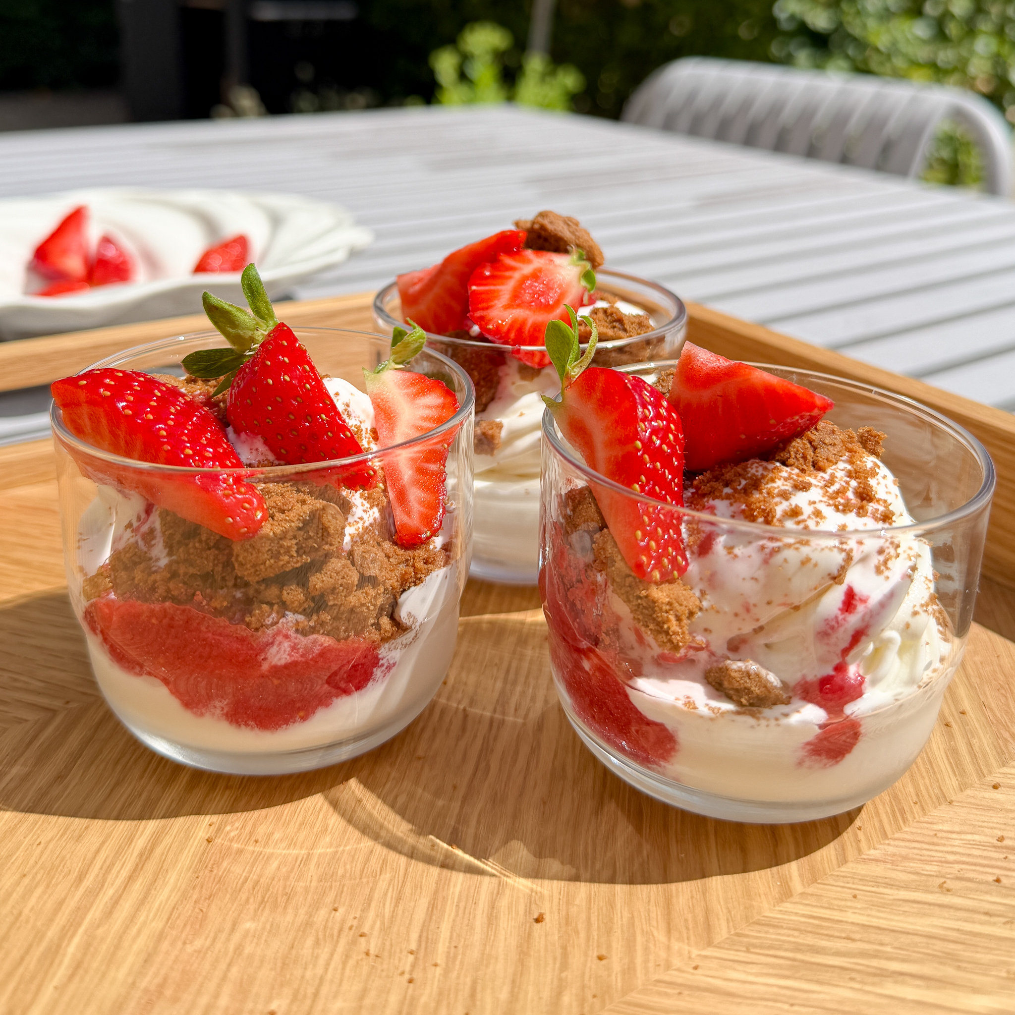 Sundae med jordbær og bastogne