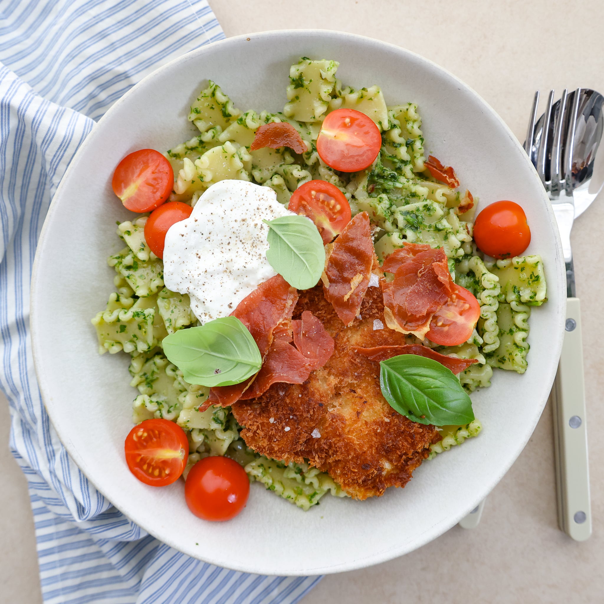 Monsterpasta med crispy chicken