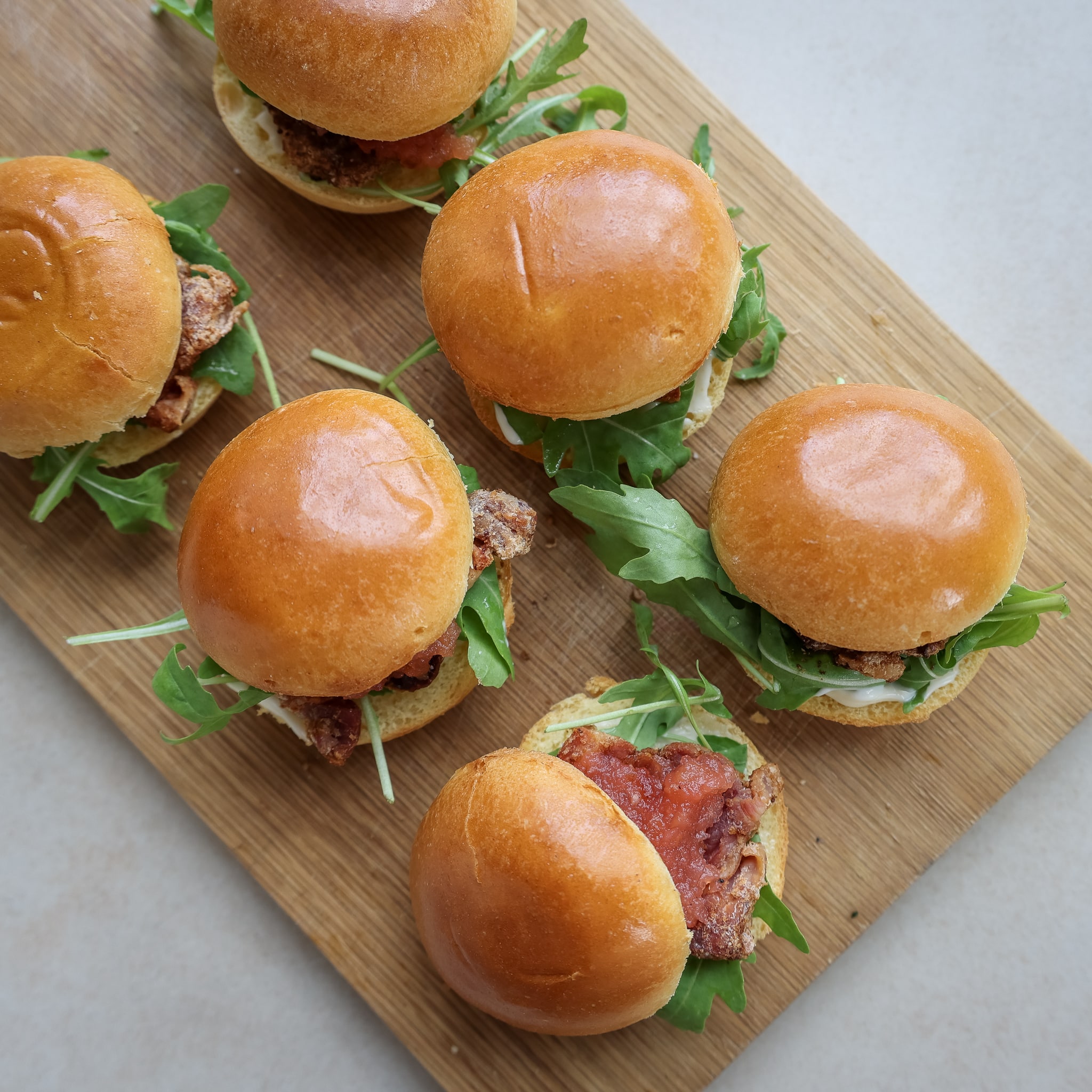 Sliders med stegt flæsk og æblekompot