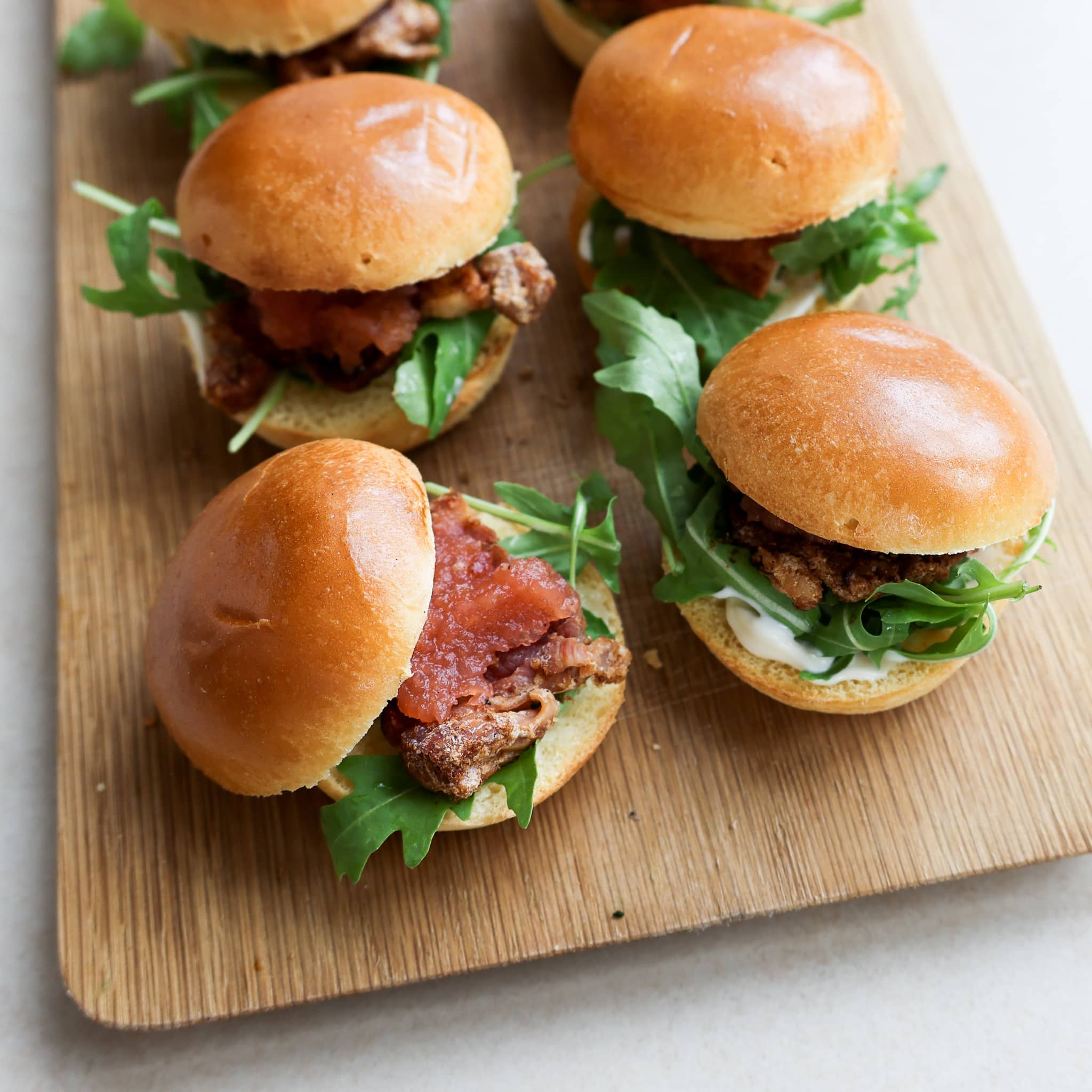Sliders med stegt flæsk og æblekompot