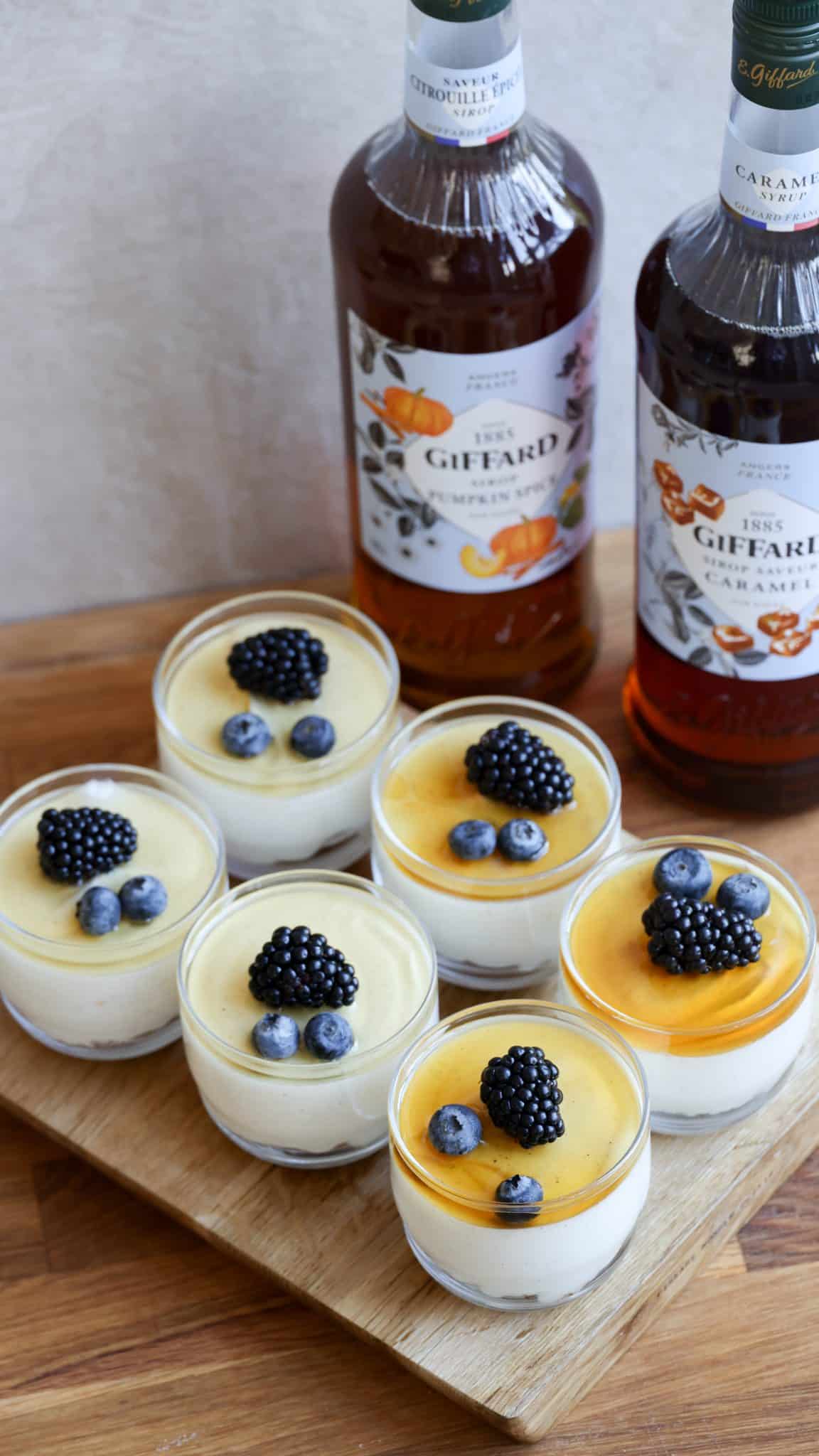 Cheesecake i glas med sirup