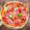 Opskrift på pizza med serranoskinke